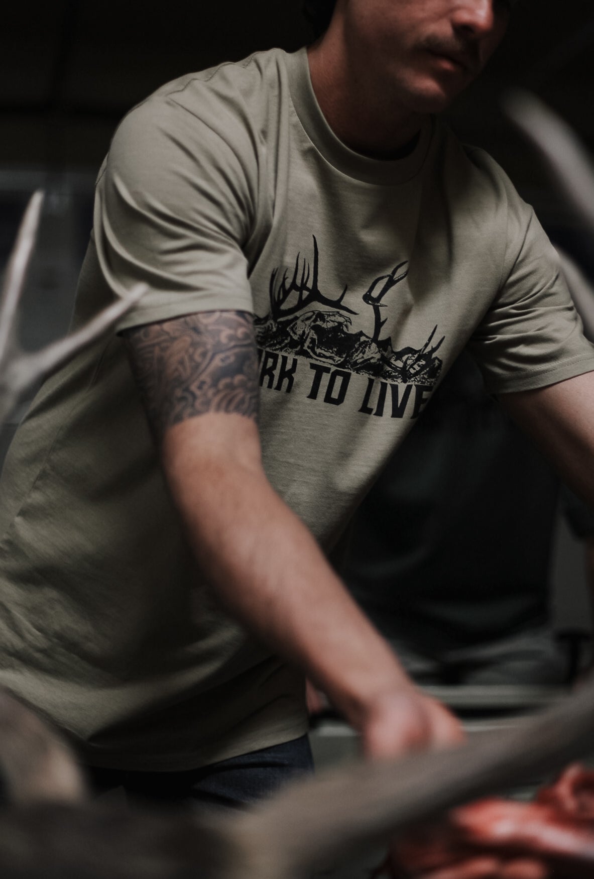 DEAD HEAD TEE - SAND